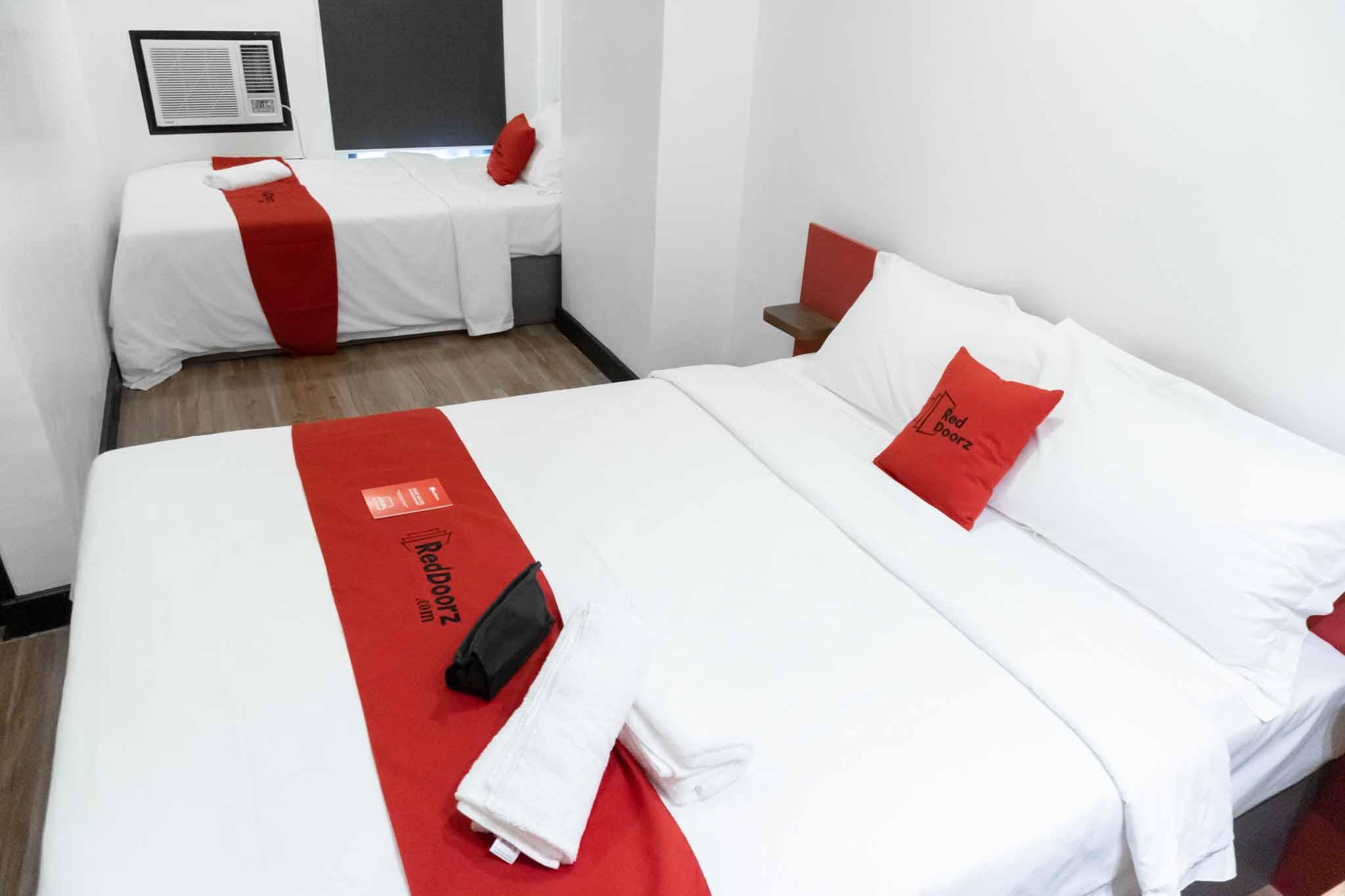 Reddoorz Plus At Mm Hotel Las Pinas Former Reddoorz Plus Near Bamboo Organ Exterior photo