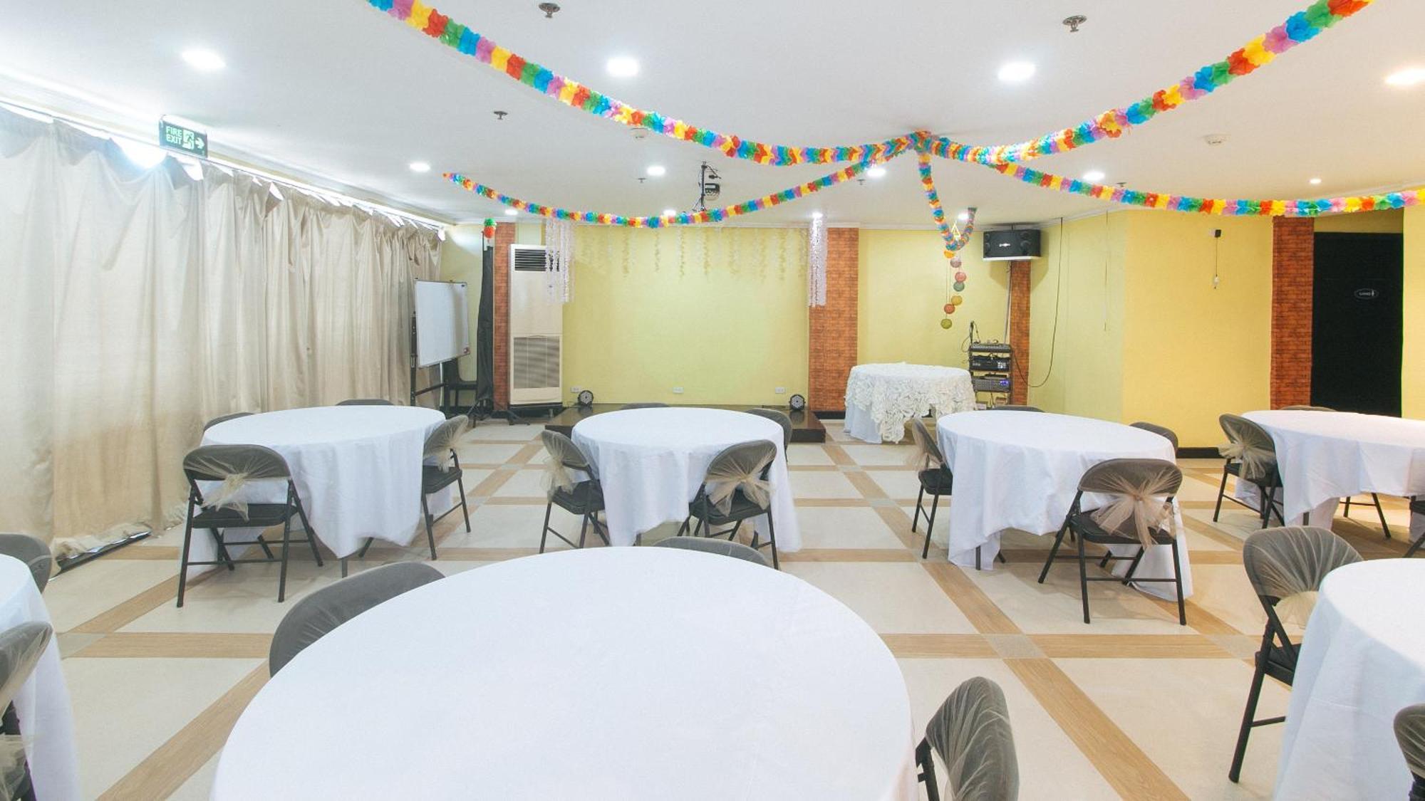 Reddoorz Plus At Mm Hotel Las Pinas Former Reddoorz Plus Near Bamboo Organ Exterior photo